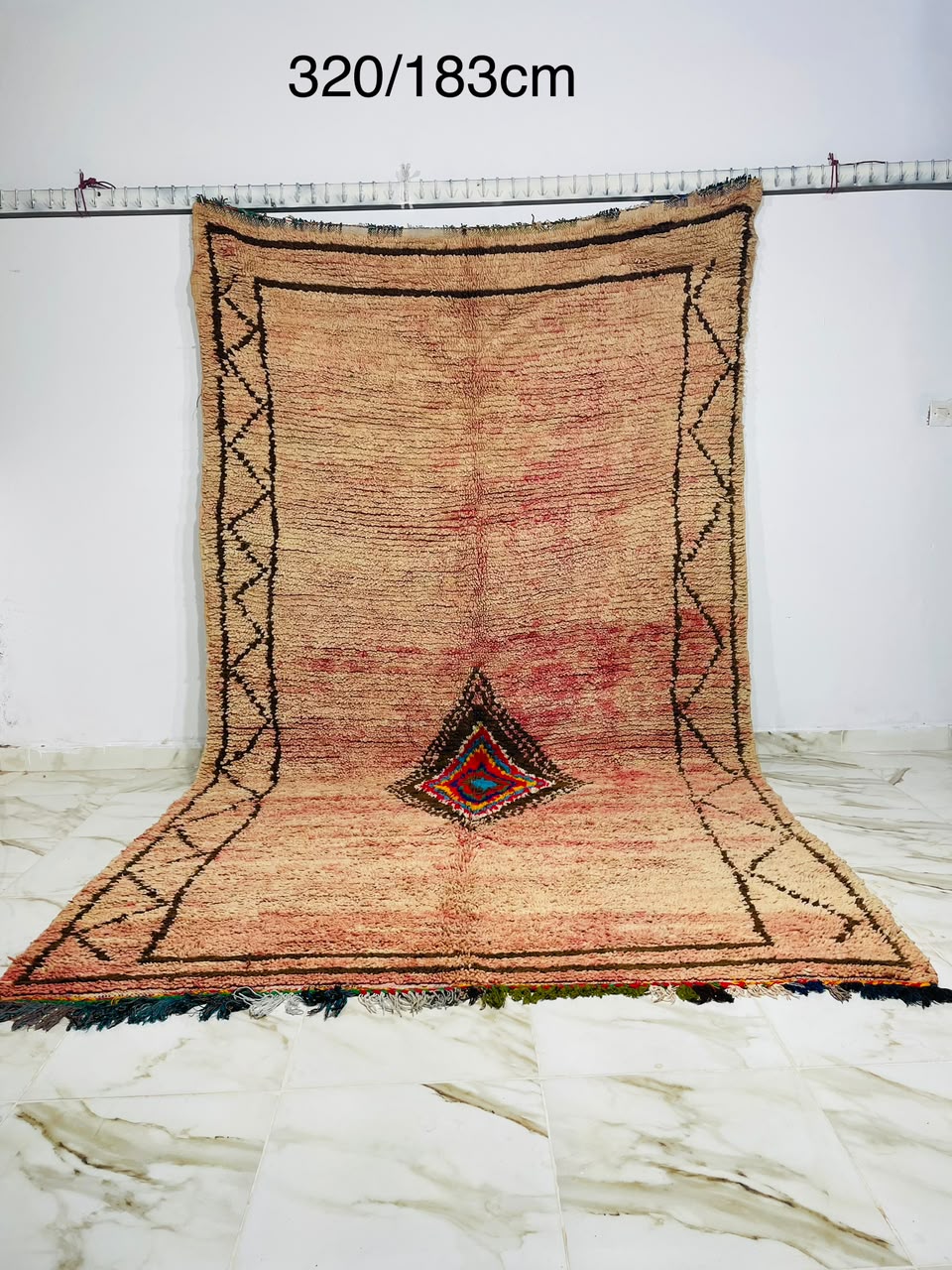 Vintage Teppich – 320 x 183 cm  