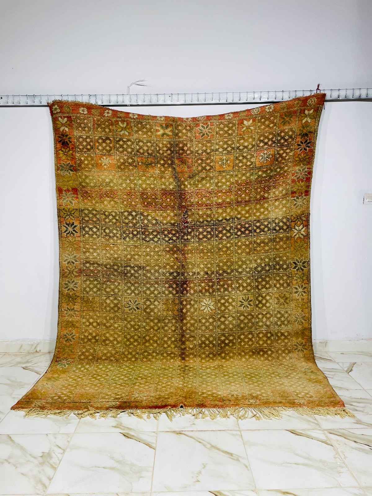Vintage Berber Teppich – 250 x 170 cm   