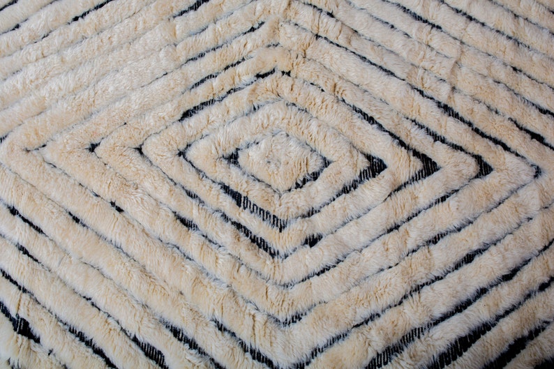 Beni Ourain - Black, White, Beige, Diamond Shape Pattern, Berber carpet, Moroccan Rugs,  Authentic Handmade, Natural Wool,  Sheep's wool, Cream Berber Rugs 