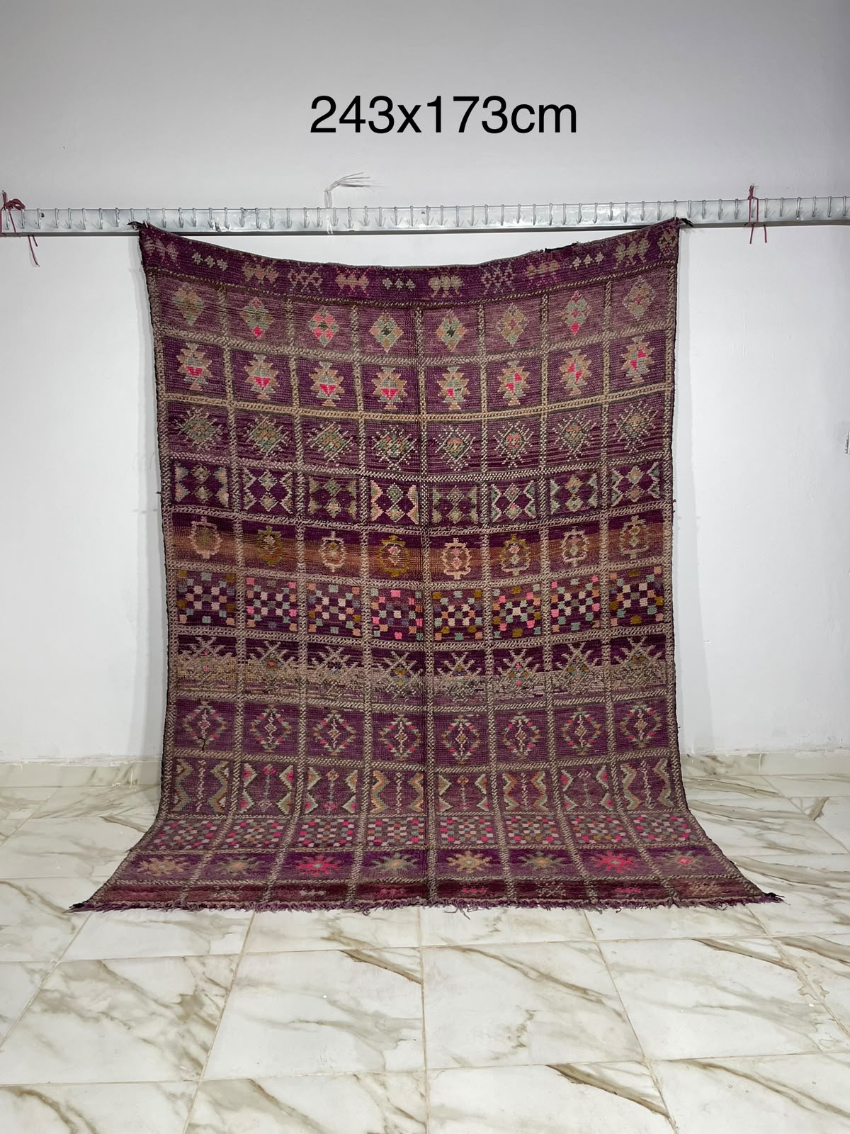 Vintage Berber Teppich – 243 x 173 cm   