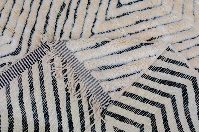 Beni Ourain - Black, White, Beige, Diamond Shape Pattern, Berber carpet, Moroccan Rugs,  Authentic Handmade, Natural Wool,  Sheep's wool, Cream Berber Rugs 